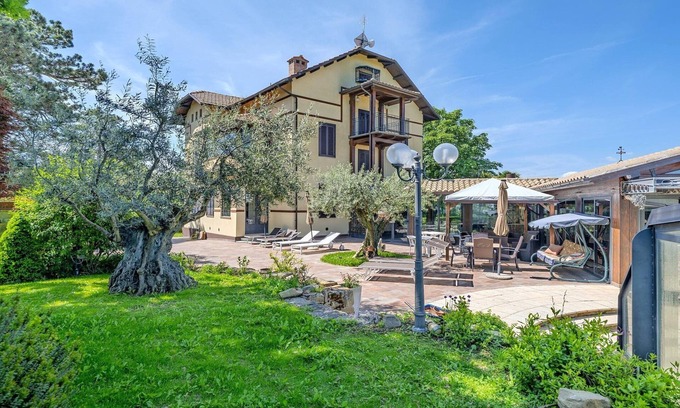 Tolentino Villa | Villa de lujo con piscina grande en Tolentino