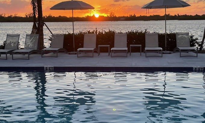 Palm Beach Condominio | Estudio de lujo grande en corazón de Palm Beach Island