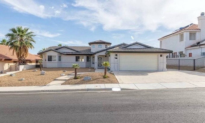 Laughlin Casa | Luxury Laughlin River and Lake Oasis / Beautiful Backyard w/ Pool / 3bed 2bath