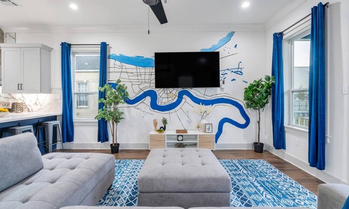 Tulane - Gravier Casa | Luxury Living: 3BR, 2.5BA Home. Gated Backyard, BBQ, Parking - Near Superdome and Canal Streetcar