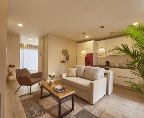 Antiguo Country Apartamento | Luxury Living Across from El Virrey Park 301