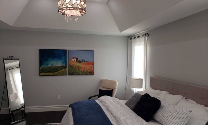 Cottam Casa | Luxury Living in a serene neighborhood, perfect for vacation & Corporate getaway