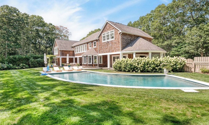 Amagansett North Casa | Luxury Living in Amagansett with Private Pool, Deck & Chic Interiors
