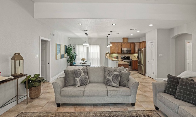 Wetmore Casa | Luxury Living, La Cantera, Six Flags, & Hiking!