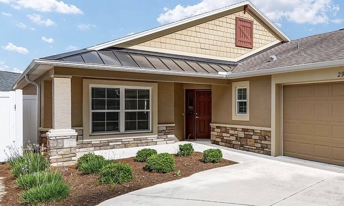 The Villages Casa | Luxury living minutes away from Brownwood Paddock Square-4 seat golf cart incl.
