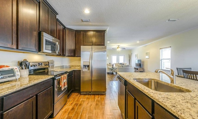 Jacksonville Beach Casa | Luxury Living II - Modern Beach Townhouse