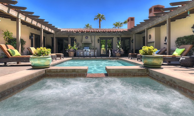 The Mesa Casa | ¡JUEGO DE ARCADE! 5005 pies cuadrados / Comedor al aire libre, vista-Hacienda estilo resort de lujo