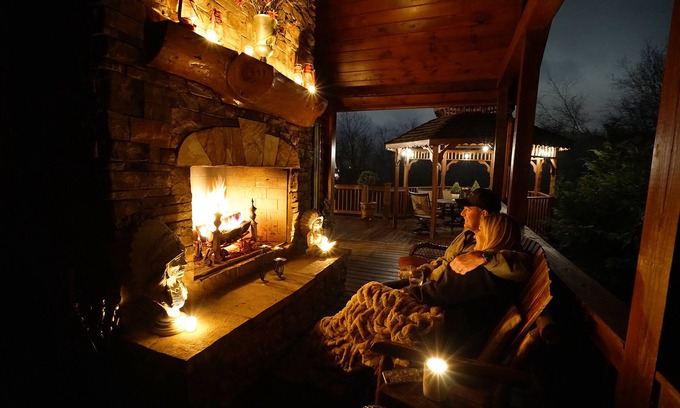 Mineral Bluff Cabina | LODGE DE LUJO 375 FT EN EL RÍO DE TOCCOA! Bañera de hidromasaje, mesa de billar, sala de teatro, hogueras