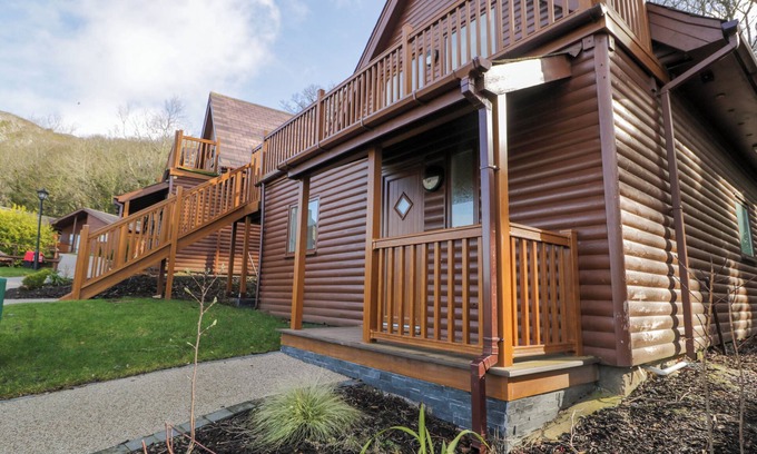 Meliden Cabaña | LUXURY LODGE 44, pet friendly, character holiday cottage in Dyserth