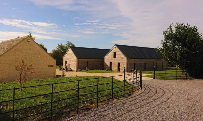 Ewen Cabaña | Luxury Lodge @ Ewen Barn - private 5* retreat