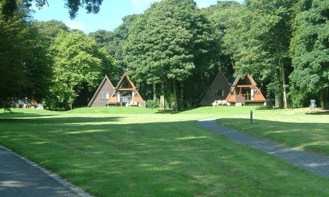 Praze-An-Beeble Casa | Luxury lodge on spacious country estate. Own hot tub. Free gym, pool & more
