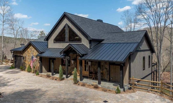 Blue Ridge Cabina | Luxury Lodge on the Toccoa - Riverfront | Hot Tub | Family Friendly