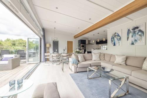 Windsor Casa | Luxury Lodge with Hot Tub in Windsor Marina