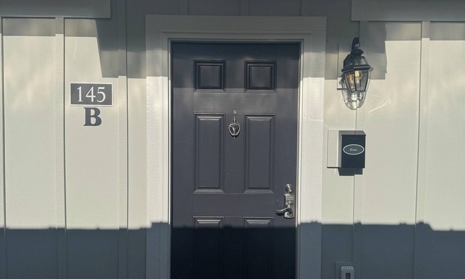 Elizabethtown Cabaña | Luxury Lodging, Lakefront View, King Bed w/Private Bath, Patio