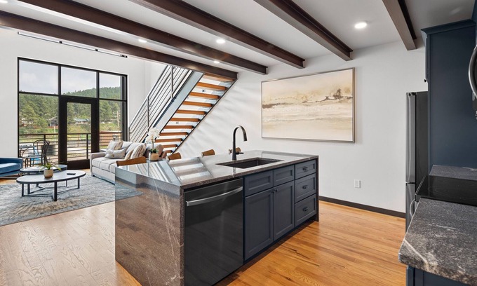 Hill City Apartamento | Luxury Loft 4 Overlook Main Street