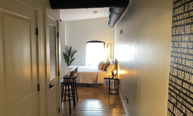 New Britain Apartamento | Luxury Loft (perfect for business or pleasure)
