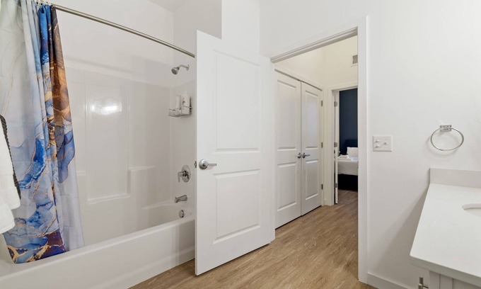 Manchester Apartamento | Luxury Loft with Arched Windows Near Downtown and Stadiums