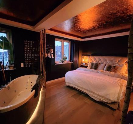 Stadtmitte Apartamento | Luxury Loft with Rooftop & Jacuzzi in City Center