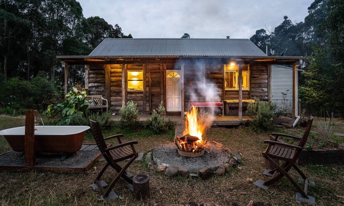 Termeil Cabaña | Luxury log cabin near beach, dog-friendly, private