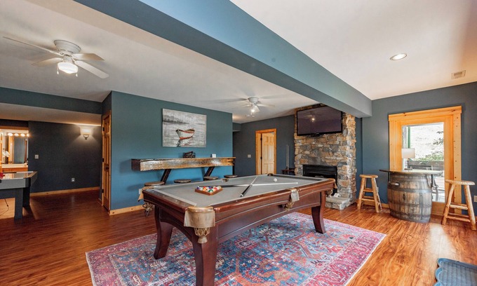 Mountainside Casa | Waltzing Moose Lodge - Lake Access, casa que admite mascotas con jacuzzi