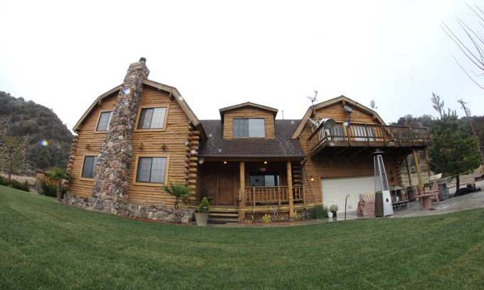 Lebec Cabina | ¡Luxuey Log Home Resort en 22 acres, rodeado de sus propias montañas!