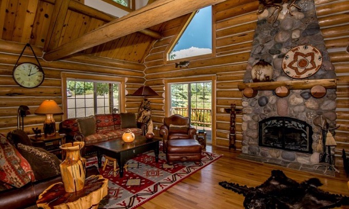 Pagosa Springs Cabina | Luxury Log Home On 7+ Acres Destacados en Log Home Digest. Capacidad para 10 w / bañera de hidromasaje,