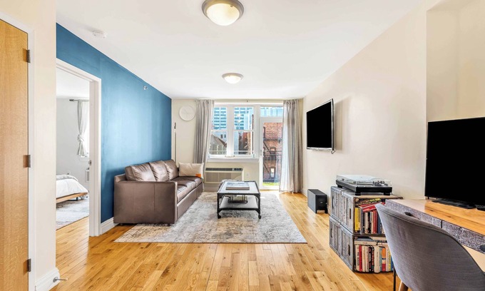 Harlem Apartamento | Luxury Manhattan abode with balcony and rooftop, close to all.