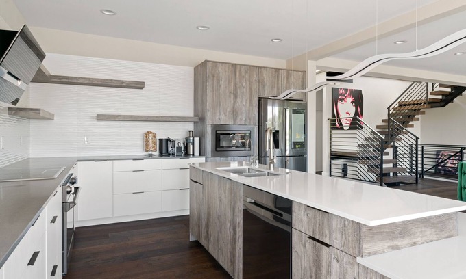 White Center Casa | Luxury mansion in West Seattle.