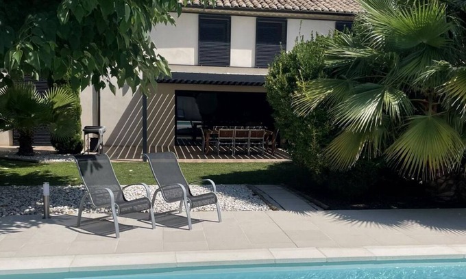 Connaux Otro | MAS DE QUE SE COLOCA CON PISCINA EN EL CENTRO DEL PUEBLO