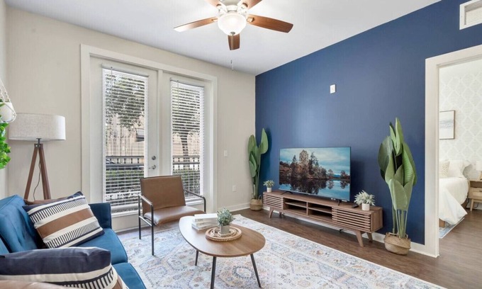 North Hyde Park Apartamento | Luxury Meets Comfort | Pool, Gym + FREE Parking!