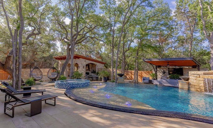 Austin Casa | Designer Interiors, Private Pool & Prime Location - Perfect Getaway Near Austin