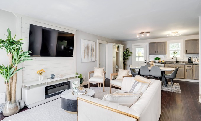 Parkdale Casa | Luxury Midterm Rental for Families, Medical and Corporate Professionals Cincy
