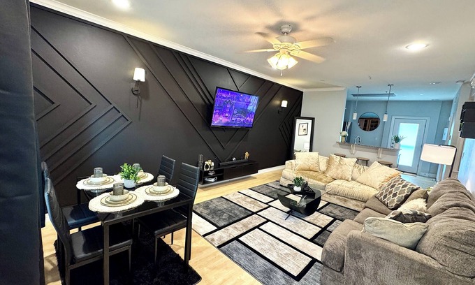 Midtown Condominio | Luxury Midtown King Suite Escape