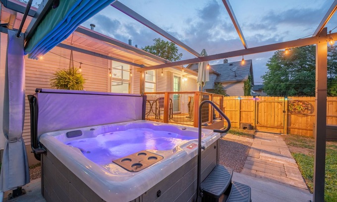 Powderhorn Casa | Luxury Minneapolis 3BR House with Hot Tub!