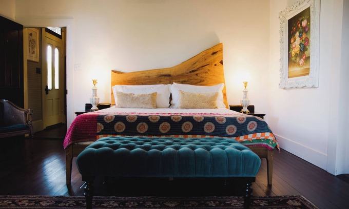 Lockhart Otro | Luxury Modern 1880's Farmhouse with Pool in Lockhart, the BBQ Capital of Texas