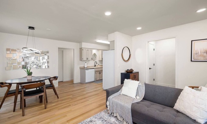 Brookline Station Apartamento | This house is a 2 bedroom(s), 1 bathrooms, located in Springfield, MO.