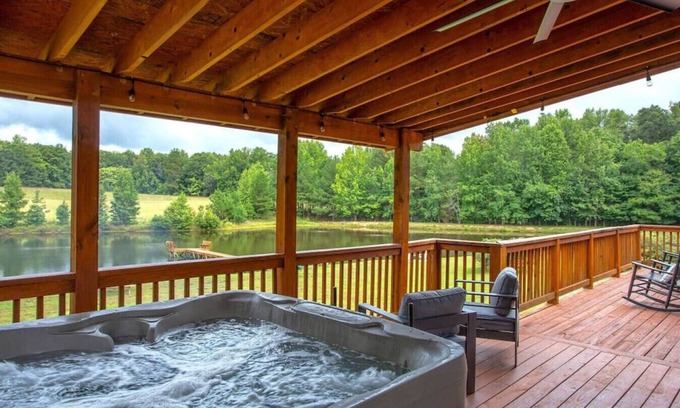 Hurdle Mills Cabina | Luxury Modern A-Frame Lodge on 25 Acres Lakeside Retreat & Hot Tub Oasis