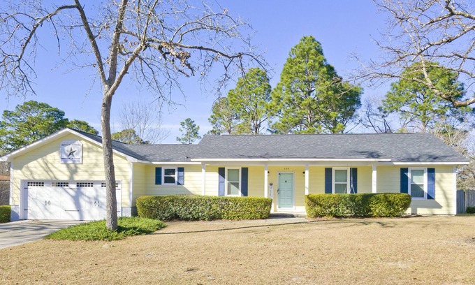 Pine Ridge Casa | Luxury Modern Home Close to Downtown & Airport