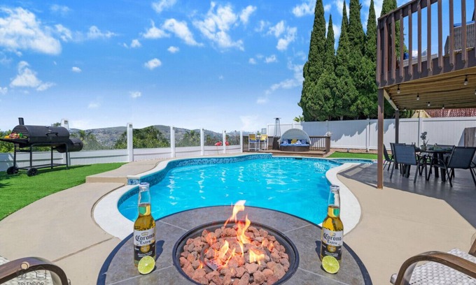 La Presa Casa | Stylish Home w/ Unmatched City Views + Pool & Spa