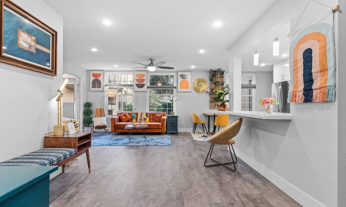 Hillcrest Condominio | Luxury modern resort apt pool-spa in the heart of Sunny San Diego. 🏳️‍🌈 friendly