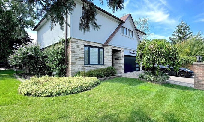 Cooksville Casa | Luxury Modern Retreat: Sauna, Theatre, Pool Table