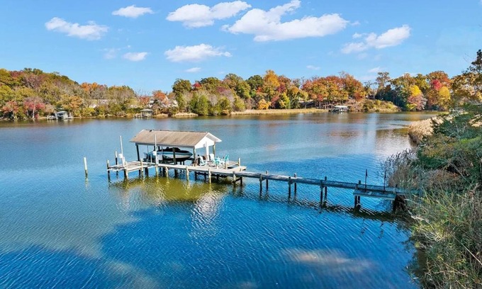 Mount Holly Casa | Luxury Modern Waterfront Retreat