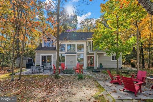 Mount Holly Casa | Luxury Modern Waterfront Retreat