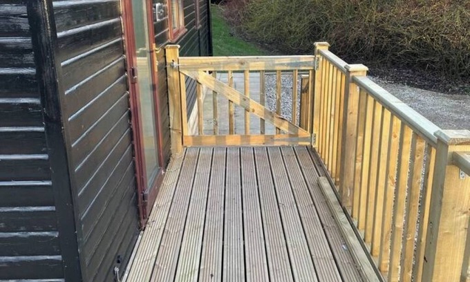Wigginton Cabina | Luxury Moorhen Lodge & Hot Tub. 3 miles from York city centre! The best of both!
