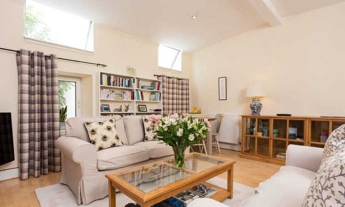 Morningside Casa | Luxury Morningside Cottage with Patio