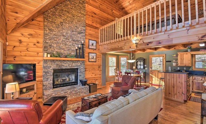 Blairsville Cabina | Luxury Mountain Cabin - Panoramic Mountain Views