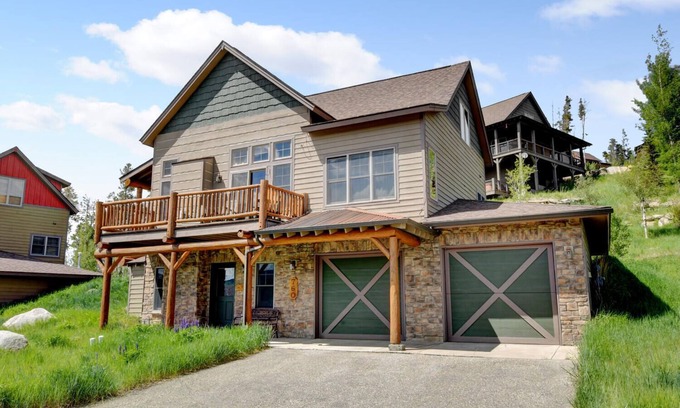 Rendezvous Casa | Luxury Mountain Cabin 760 I Private Hot Tub I Great Views I Best Price I Discounted Attractions