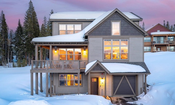Rendezvous Casa | Luxury Mountain Chalet 94 I Private Hot Tub I Great Views I Best Price I Discounted Attractions