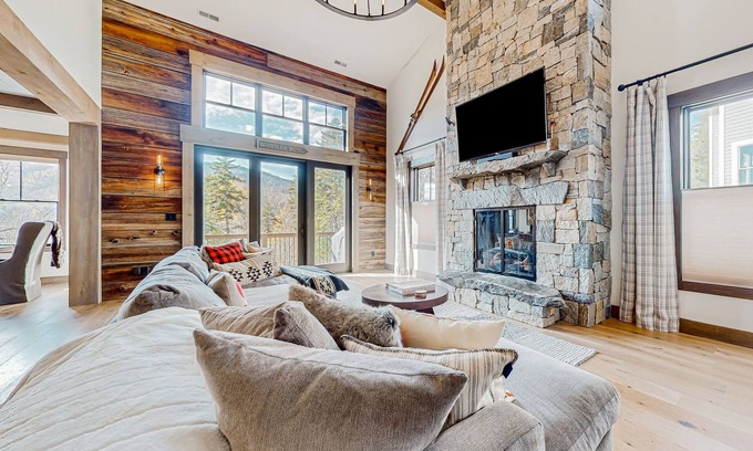 Bolingbrook Condominio | Luxury mountain home with fireplace, children's items, & expansive outdoor space