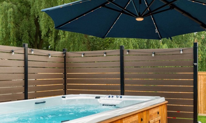 Niagara Falls Casa | Luxury Nature Haven: Swim Spa & Upscale Comfort